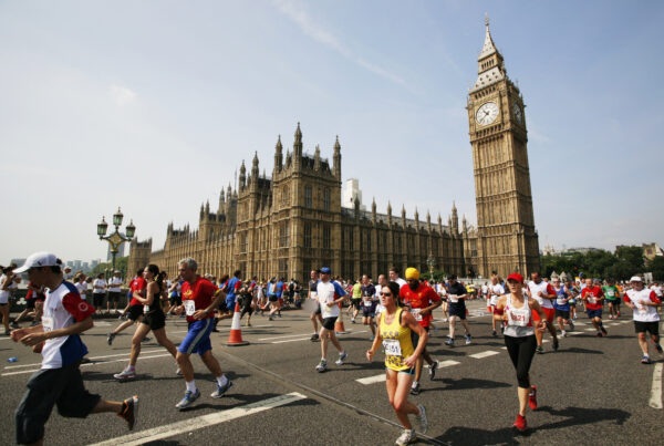 people running past the houses of parliament during the London Marathon
